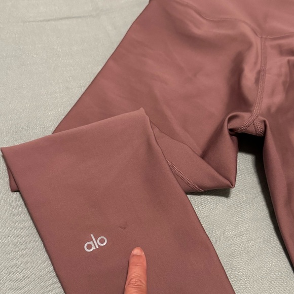 ALO Yoga Airlift Workout Leggings 3/4 Length Mauve Woodrose (small) - Picture 8 of 10